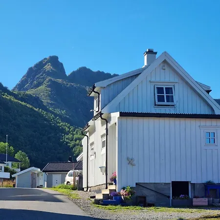 Huset I Stamsund Casa de Férias *