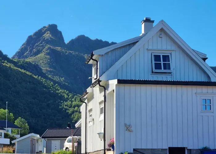 Huset I Stamsund 度假居 *